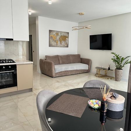 Жк Great Britain Apartment ลวีฟ ภายนอก รูปภาพ