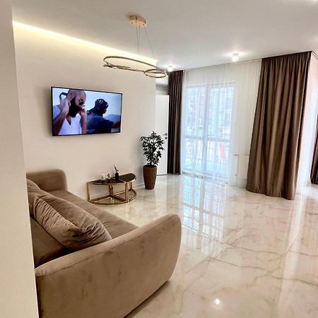 Жк Great Britain Apartment ลวีฟ ภายนอก รูปภาพ