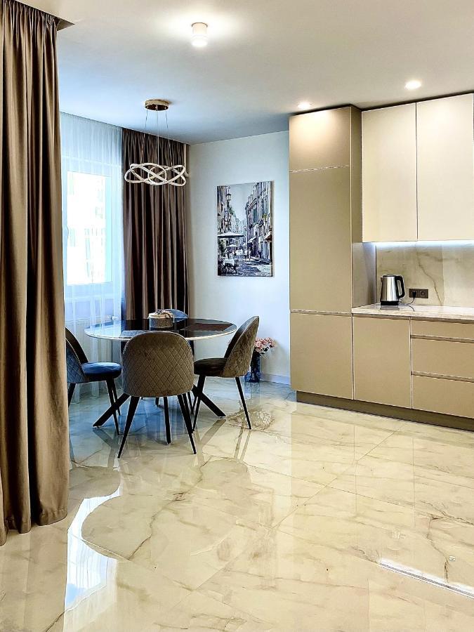 Жк Great Britain Apartment ลวีฟ ภายนอก รูปภาพ