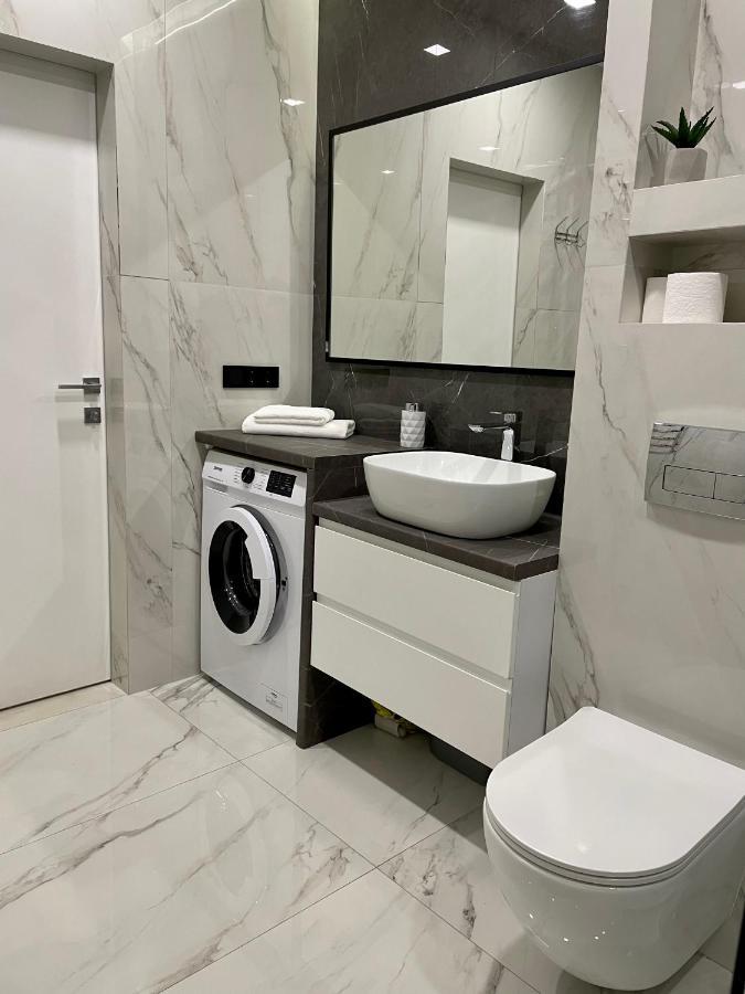 Жк Great Britain Apartment ลวีฟ ภายนอก รูปภาพ