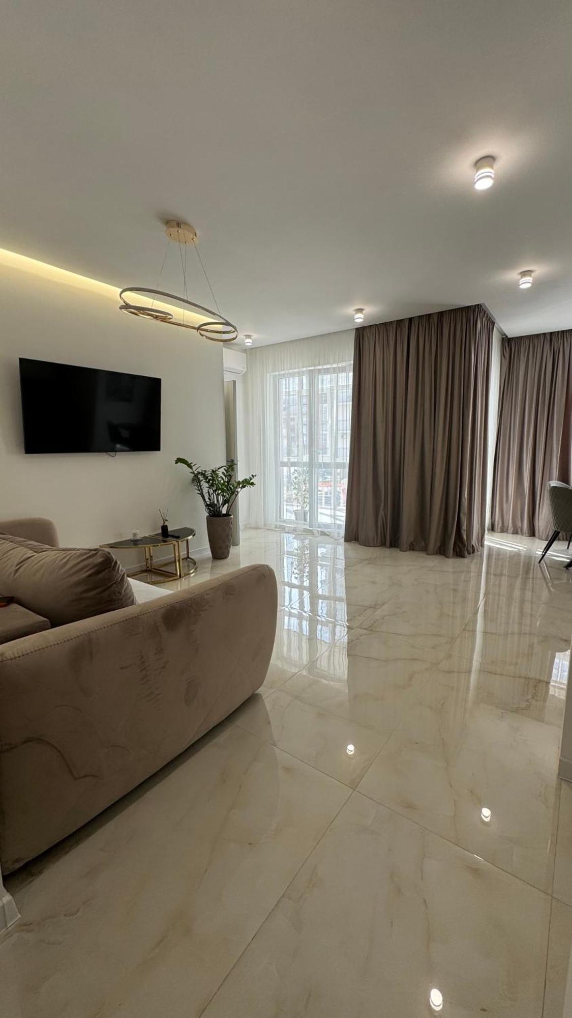 Жк Great Britain Apartment ลวีฟ ภายนอก รูปภาพ